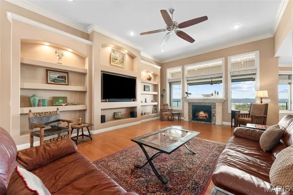 $1,385,000 | 180 Crescent Circle, Hollister, MO 65672