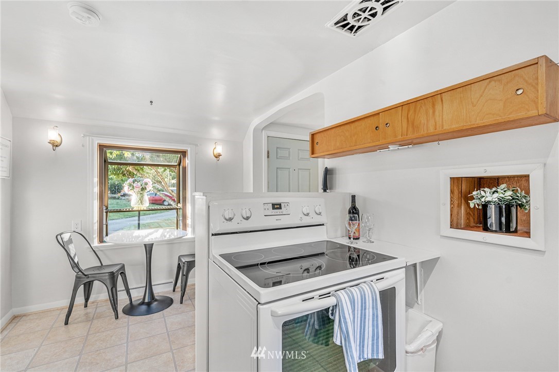 8627 244th Street Southwest Edmonds, WA 98026 - Photo 11 of 24 Gallery Image 11