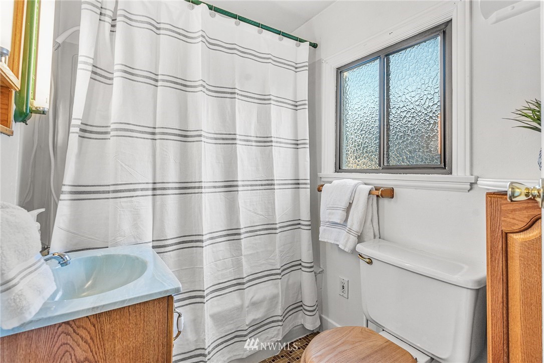 8627 244th Street Southwest Edmonds, WA 98026 - Photo 14 of 24 Gallery Image 14