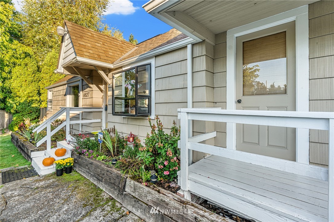 8627 244th Street Southwest Edmonds, WA 98026 - Photo 3 of 24 Gallery Image 3