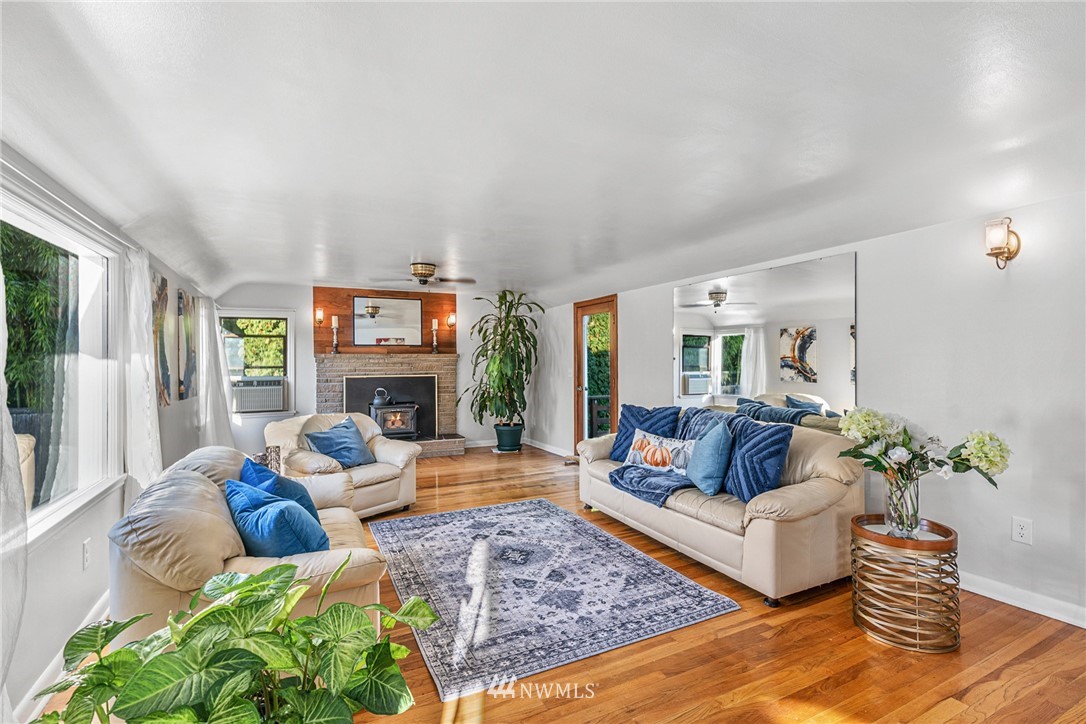8627 244th Street Southwest Edmonds, WA 98026 - Photo 5 of 24 Gallery Image 5