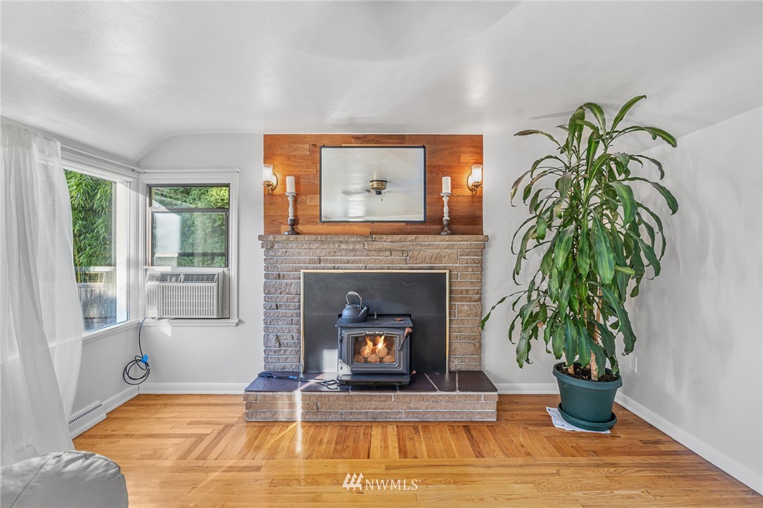 8627 244th Street Southwest Edmonds, WA 98026 - Photo 9 of 24 Gallery Image 9