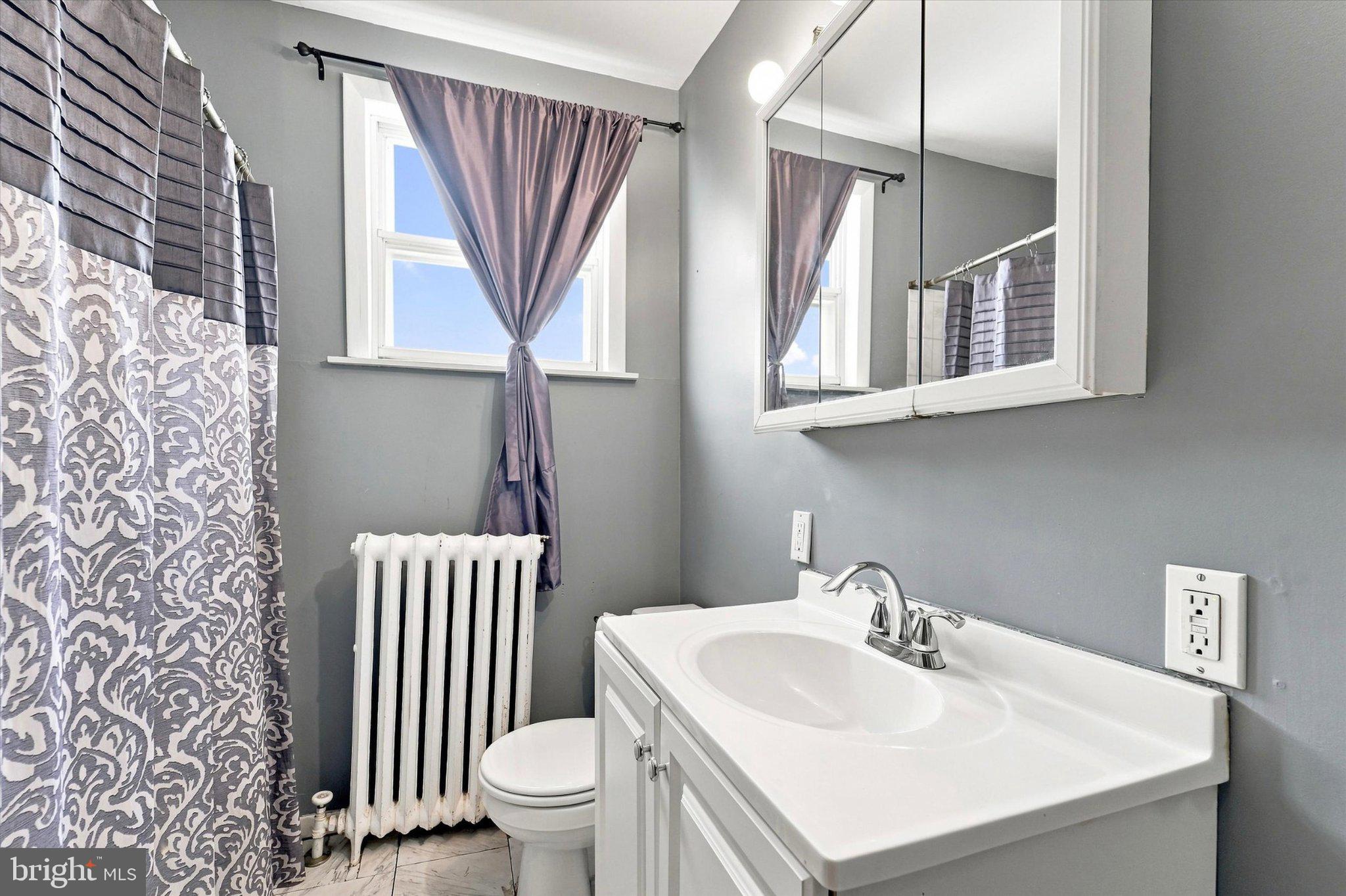 7 Oakley Road Upper Darby, PA 19082 - Photo 16 of 24 Second Level full bathroom
