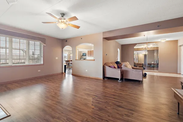 $279,900 | 7935 Trinity Circle, Unit 1SE, Tinley Park, IL 60487