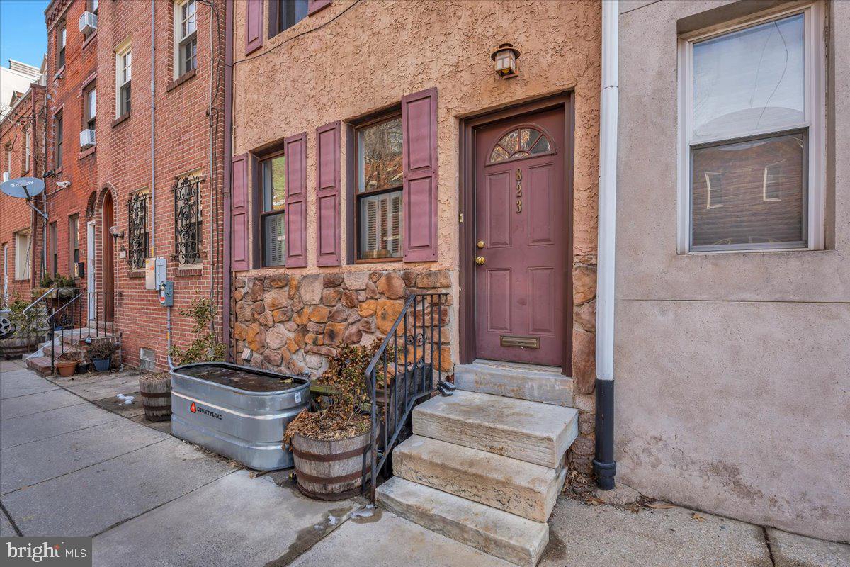 823 South 10th Street Philadelphia, PA 19147 - Photo 1 of 28