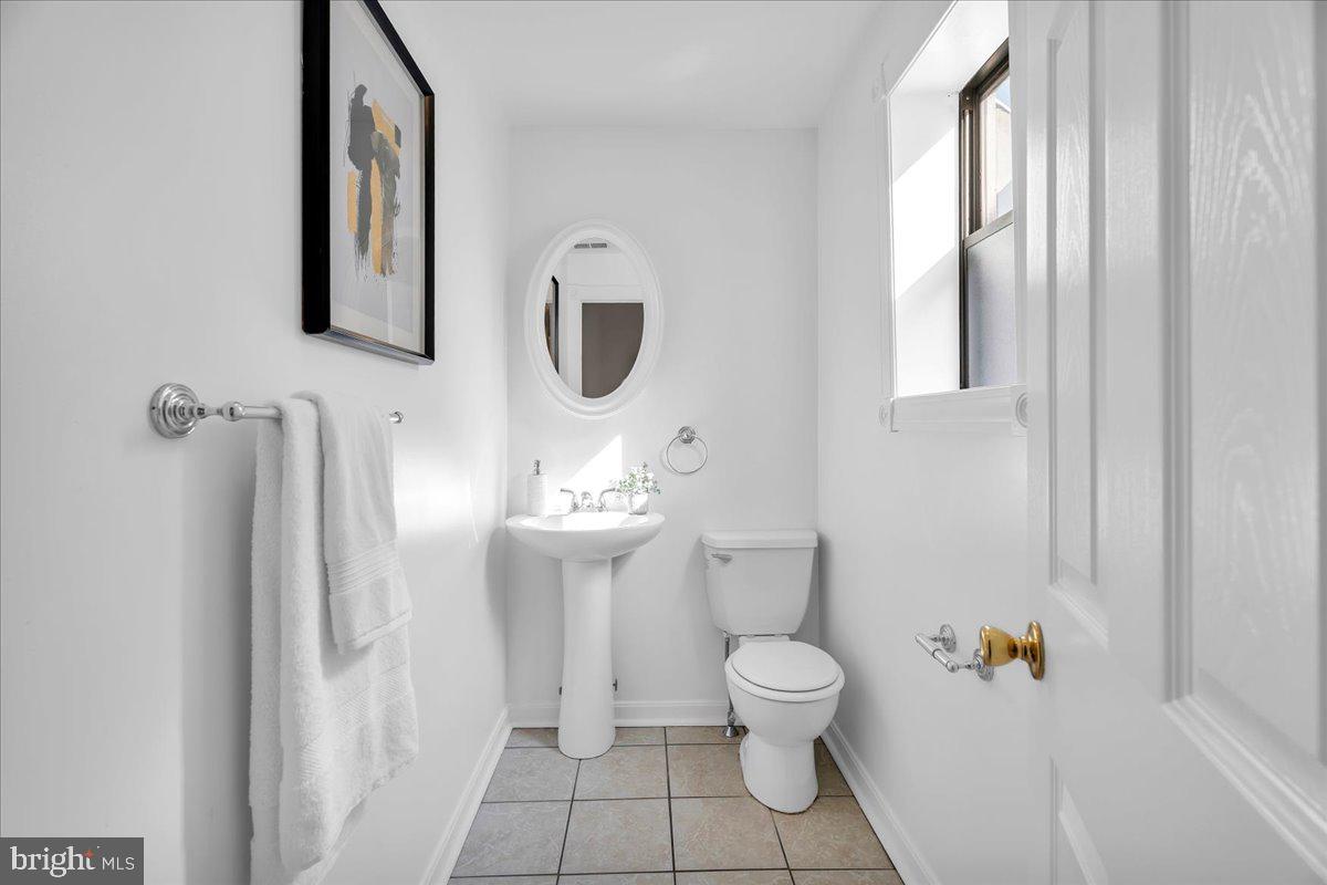 823 South 10th Street Philadelphia, PA 19147 - Photo 12 of 28
