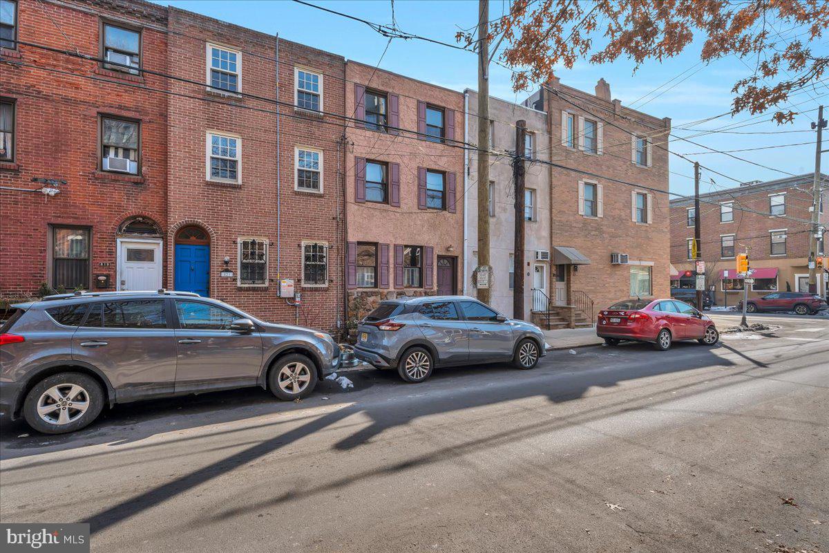 823 South 10th Street Philadelphia, PA 19147 - Photo 2 of 28