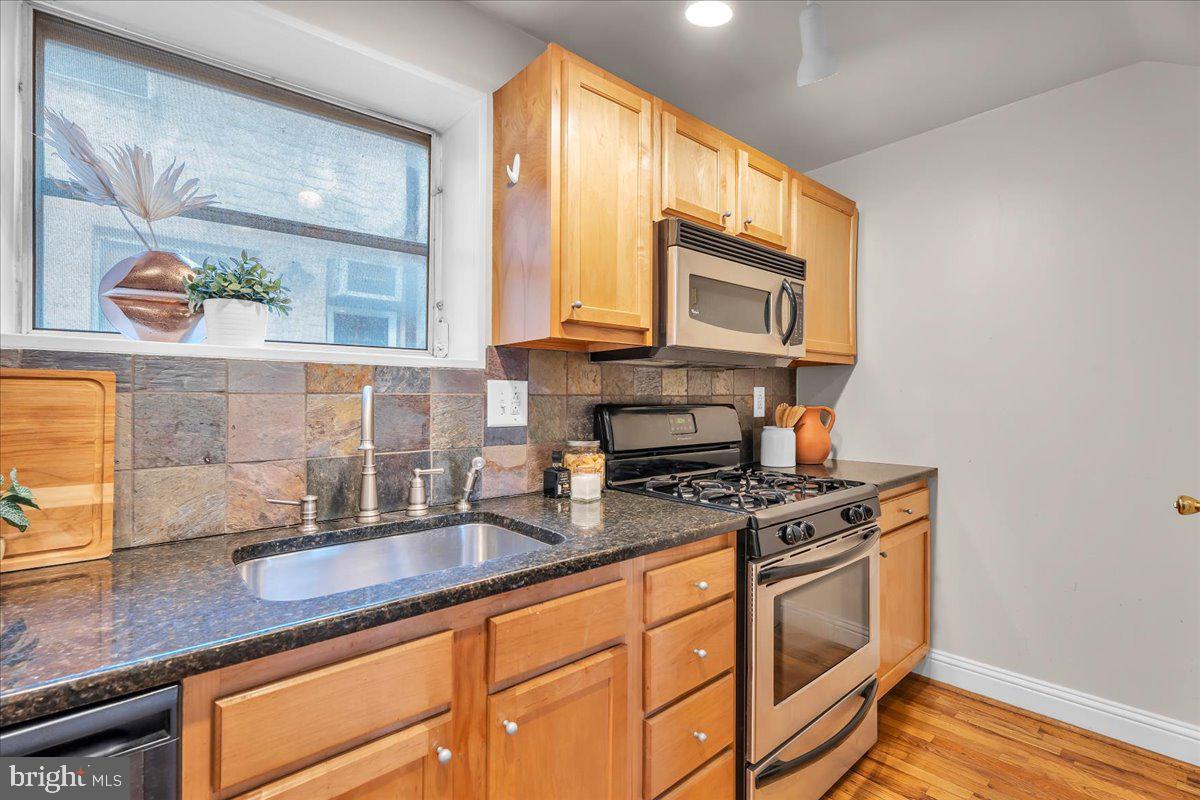 823 South 10th Street Philadelphia, PA 19147 - Photo 9 of 28