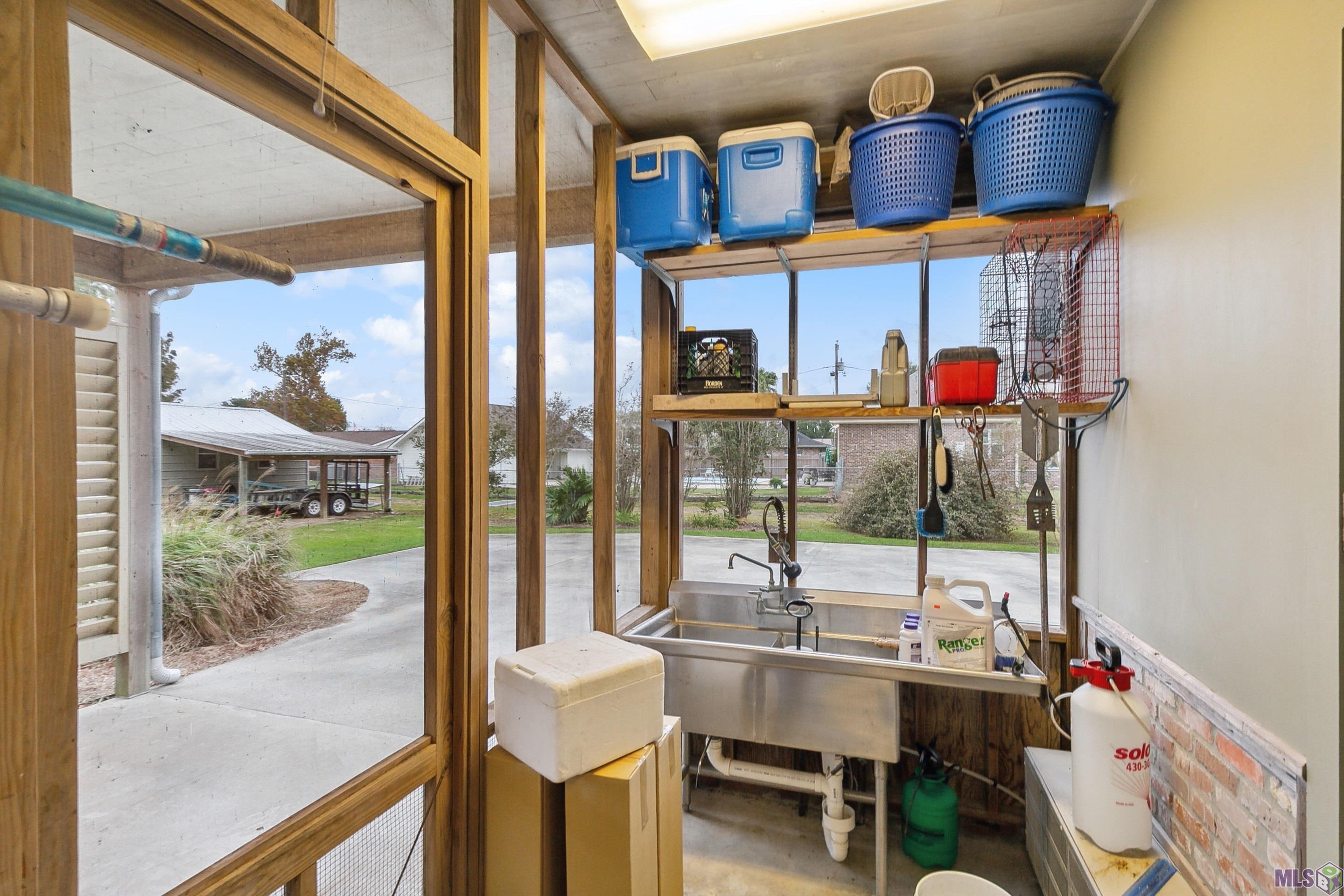 8601 East Ave A Cut Off, LA 70345 - Photo 24 of 30 Outdoor seafood boiling room