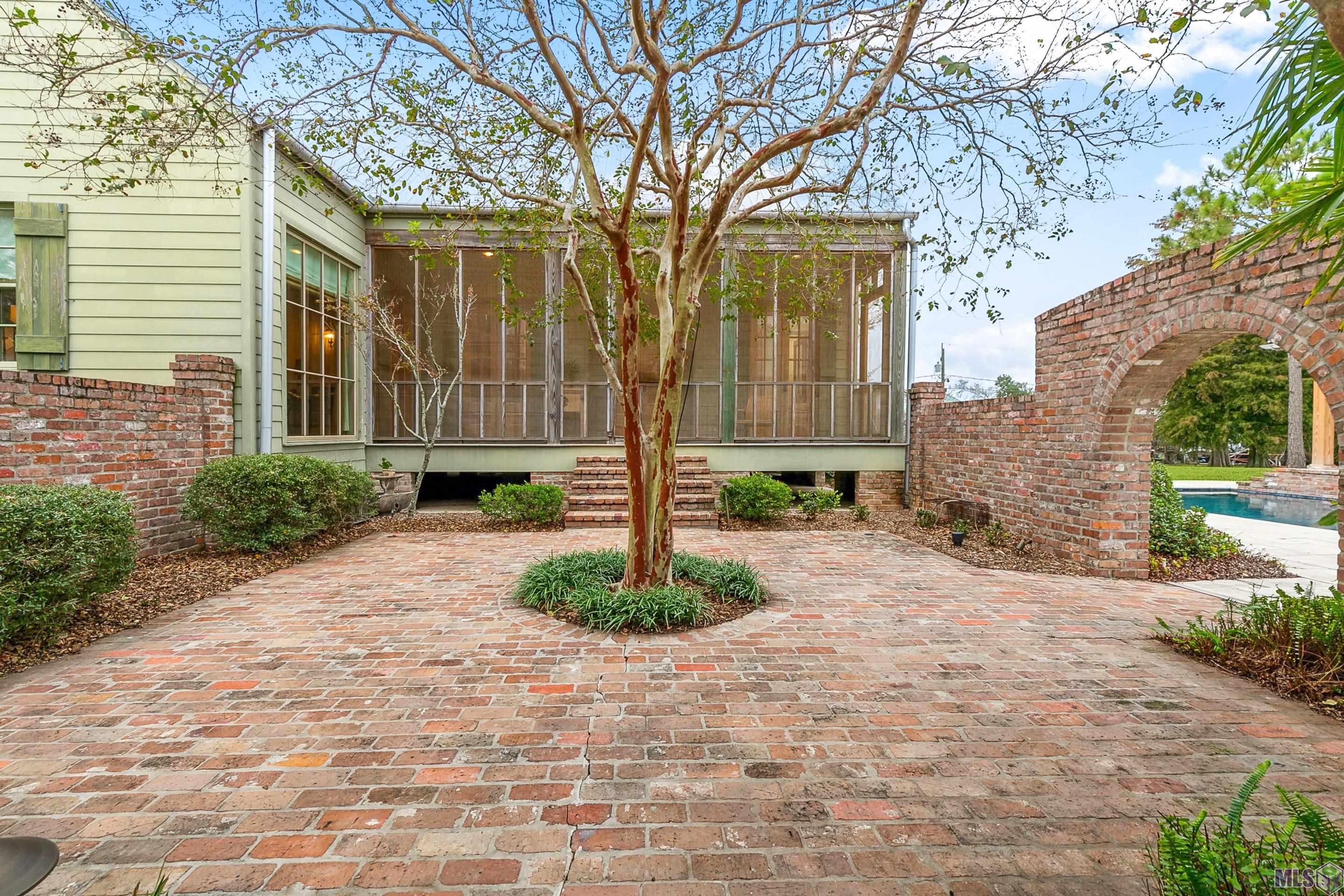 8601 East Ave A Cut Off, LA 70345 - Photo 4 of 30 courtyard