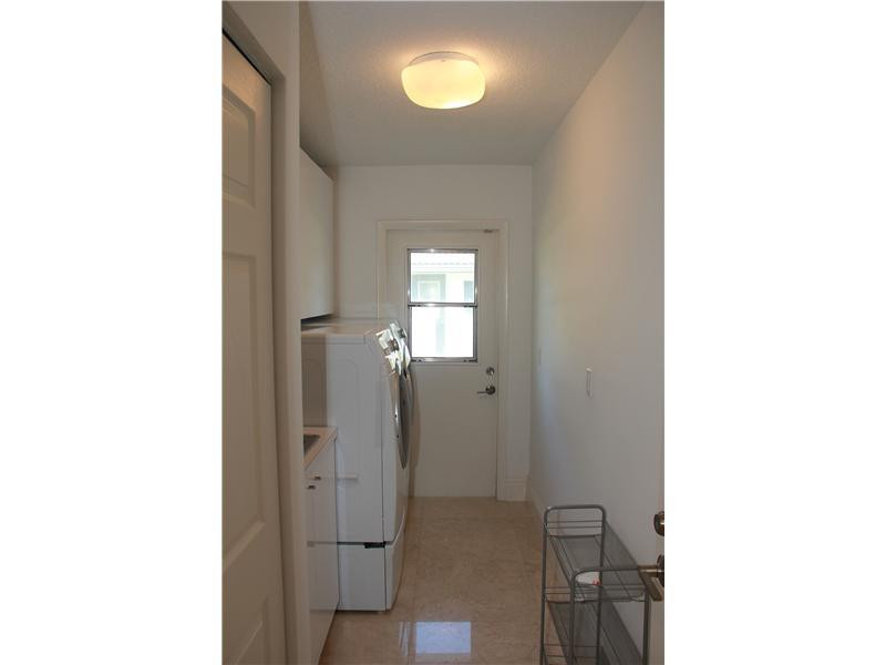21805 Old Bridge Trail Boca Raton, FL 33428 - Photo 16 of 22 Laundry Room