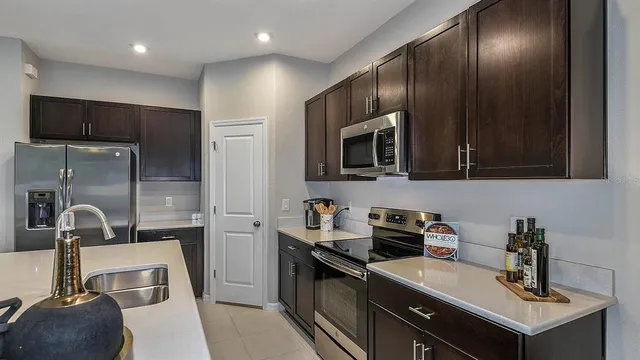 $2,100 | 10557 Oakside Drive, Palmetto, FL 34221