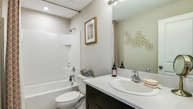 $2,100 | 10557 Oakside Drive, Palmetto, FL 34221