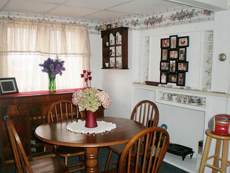 23 Maple Street Augusta, ME 04330 - Photo 4 of 17 Dining Room.