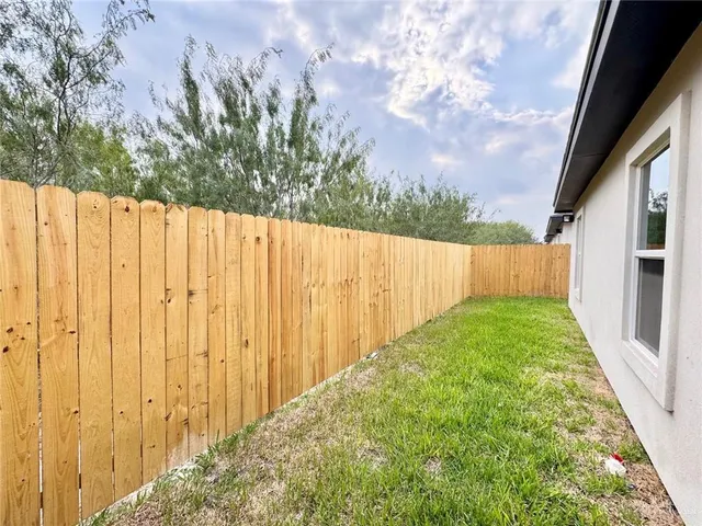 a view of a backyard with pathway