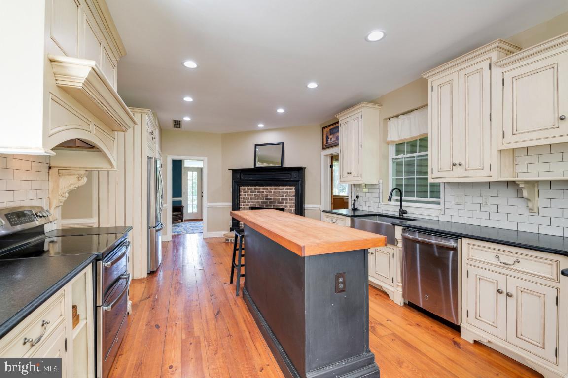 383 Watters Road New Park, PA 17352 - Photo 19 of 84 KITCHEN