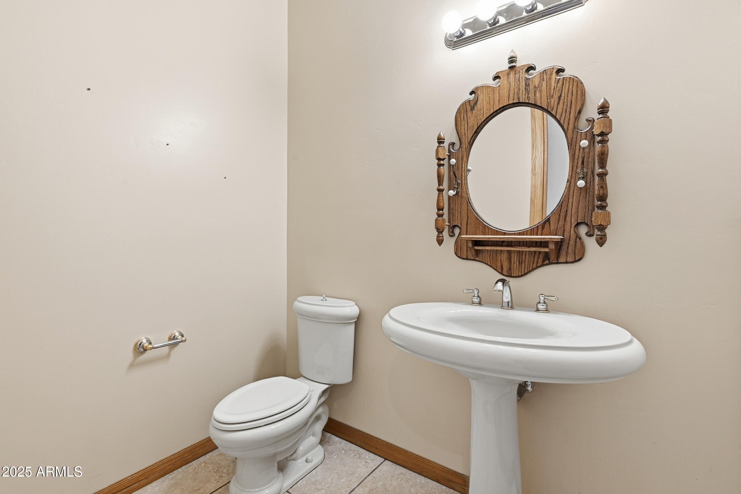 1606 Becky Circle Payson, AZ 85541 - Photo 25 of 58 a bathroom with a toilet sink and mirror