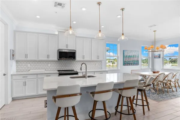 $567,500 | 4620 Arboretum Circle, Unit 201, Naples, FL 34112
