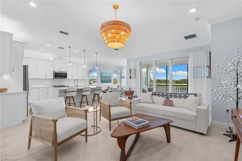 $585,000 | 4620 Arboretum Circle, Unit 201, Naples, FL 34112