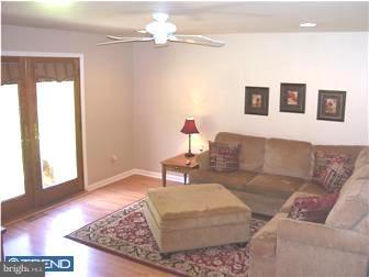 1629 White Oak Road Williamstown, NJ 08094 - Photo 3 of 12 Family Room
