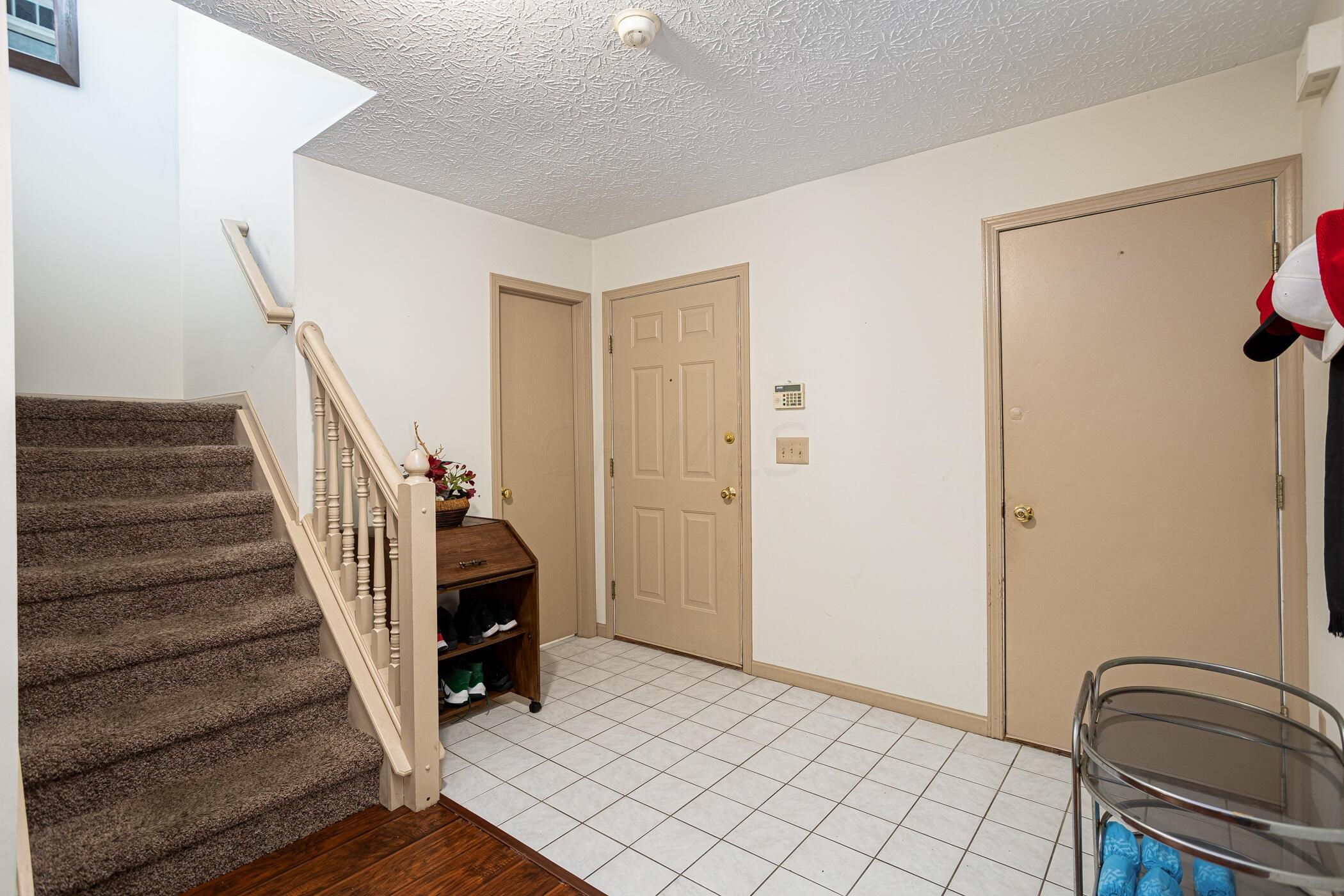 2083 Waymont Road Columbus, OH 43229 - Photo 32 of 59 2083 Waymont Rd 032