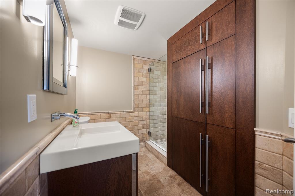 31705 South River Road, Unit B Harrison Township, MI 48045 - Photo 11 of 40 Gallery Image 11