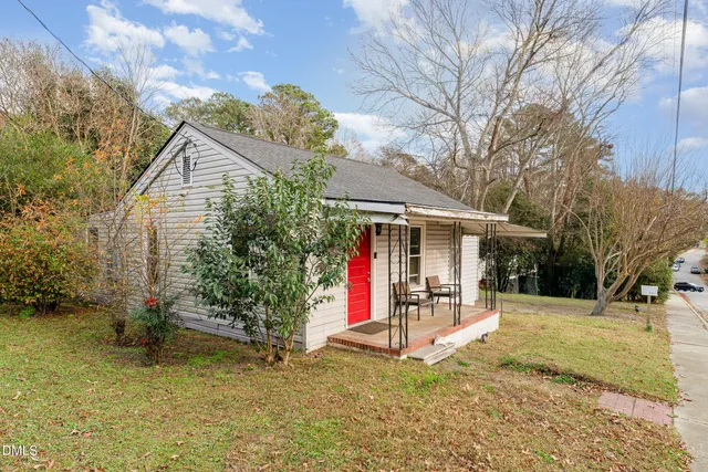 a view of a house with a yard and garage