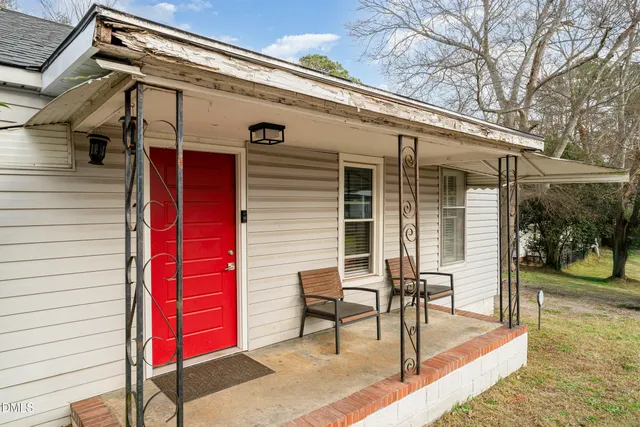 a view of a house with backyard and sitting area
