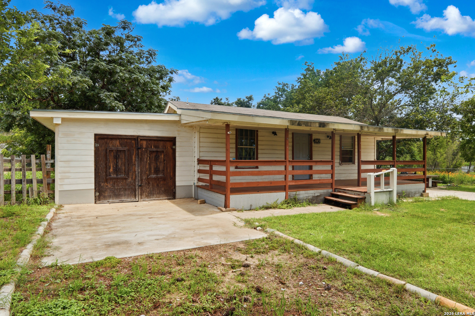 606 Viewpoint Drive Poteet, TX 78065 - Photo 3 of 17