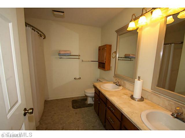 1088 Sunset Road Clemmons, NC 27012 - Photo 13 of 16 Master Bath/Spa.