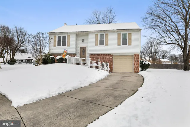 a view of outdoor space with trees