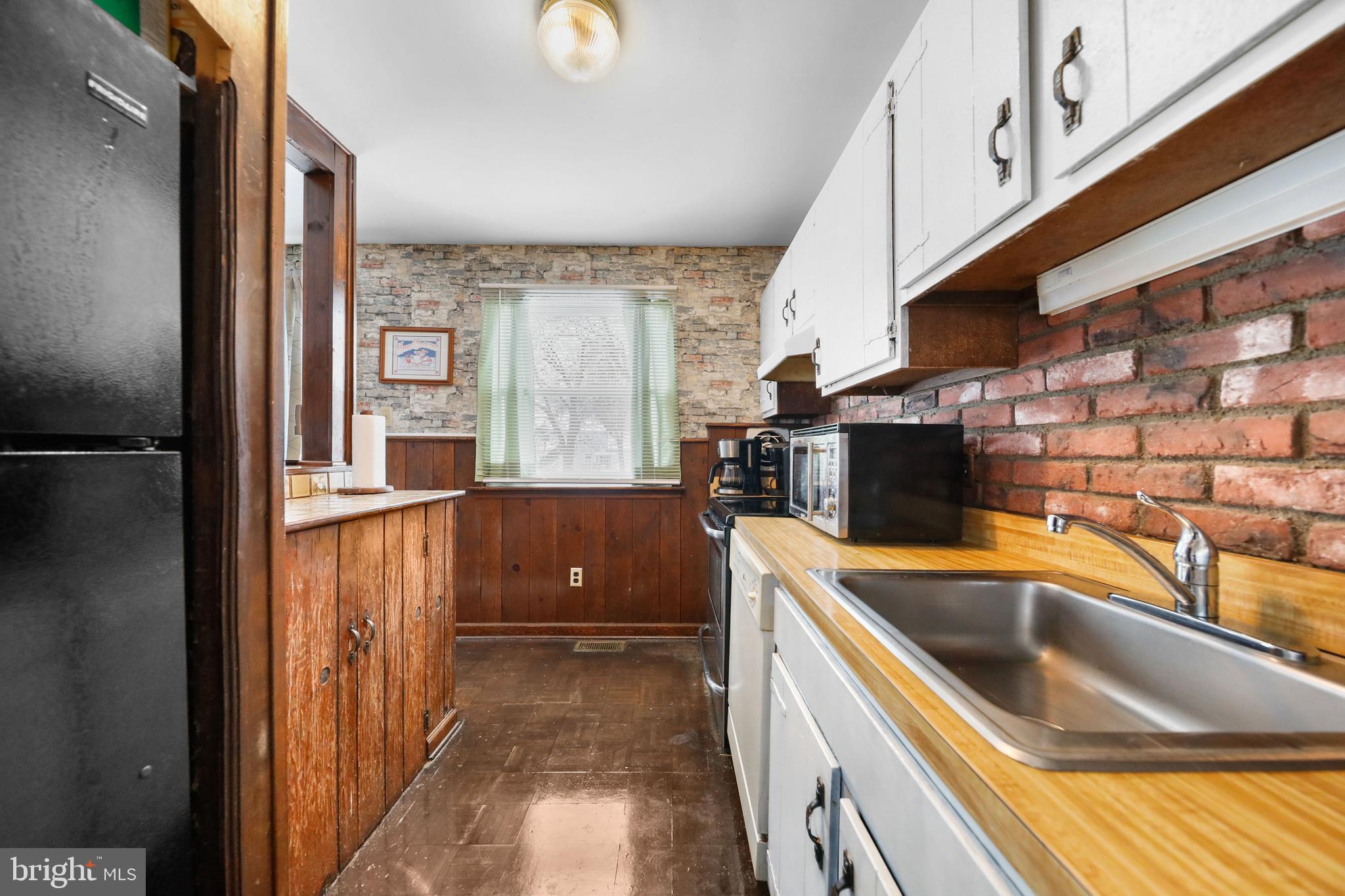 4 Brighton Court Westampton, NJ 08060 - Photo 9 of 29 Galley kitchen