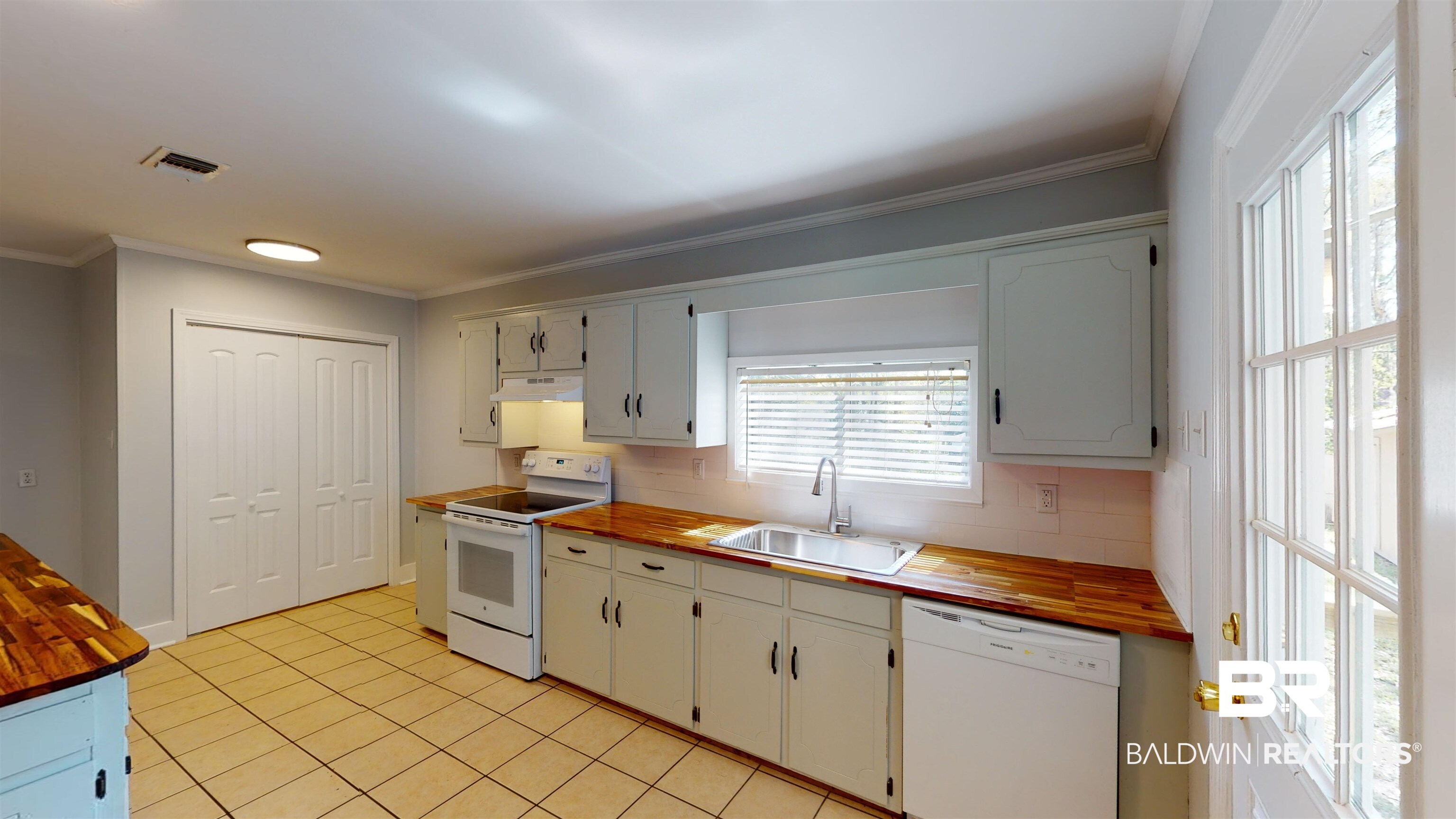 5209 Pineview Lane Mobile, AL 36608 - Photo 7 of 18 Gallery Image 7