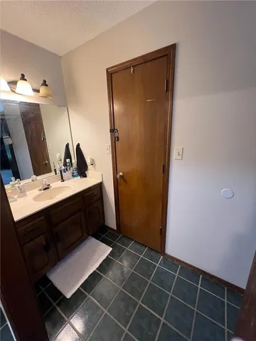 $245,000 | 308 Caroline Drive, Frontenac, KS 66763