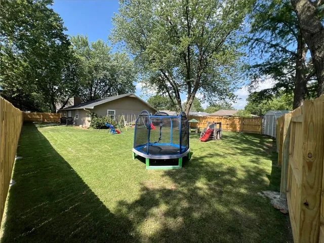 $245,000 | 308 Caroline Drive, Frontenac, KS 66763