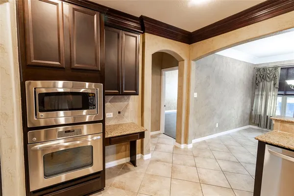 $3,500 | 2931 Bandera, Grand Prairie, TX 75054