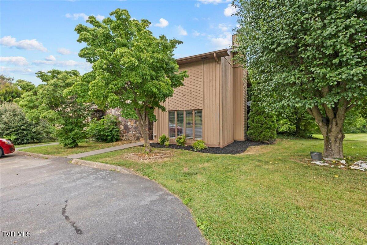 660 Fox Meadow Road, Unit 8 Elizabethton, TN 37643 - Photo 4 of 44 05-128A7357