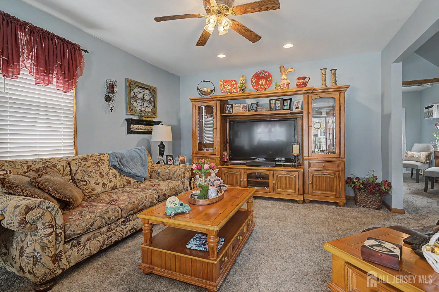32 Lloyd Street Edison, NJ 08817 - Photo 4 of 32