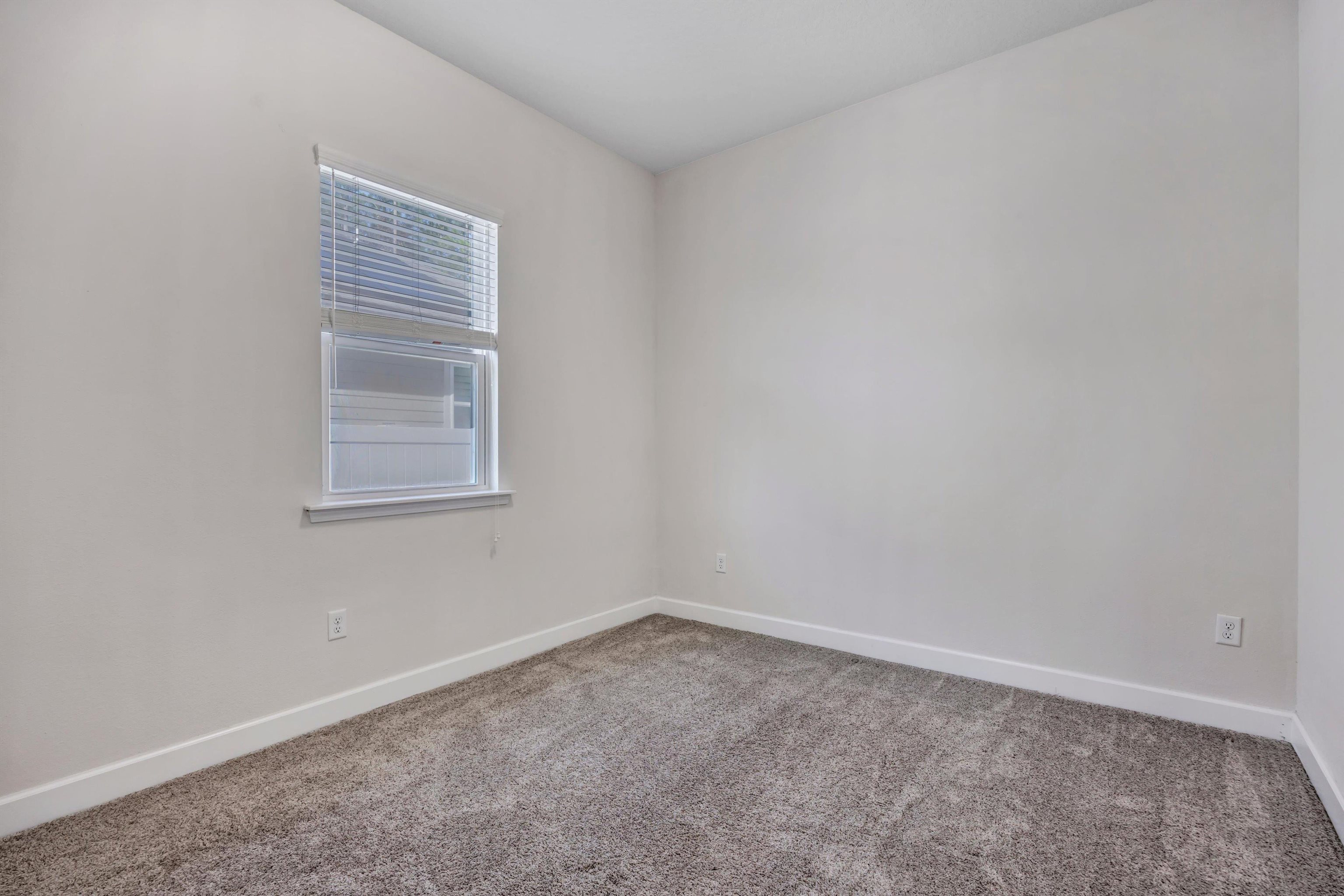 267 Downs Corner Road St. Augustine, FL 32092 - Photo 20 of 37 an empty room with a window