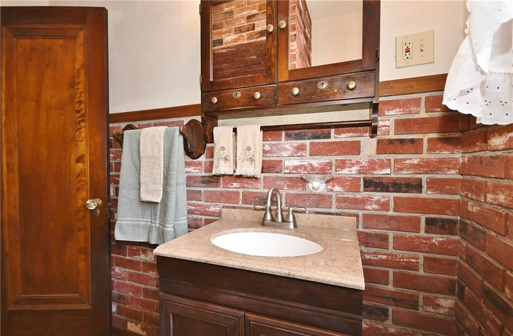 5609 Verona Road Verona, PA 15147 - Photo 14 of 24 Gallery Image 14