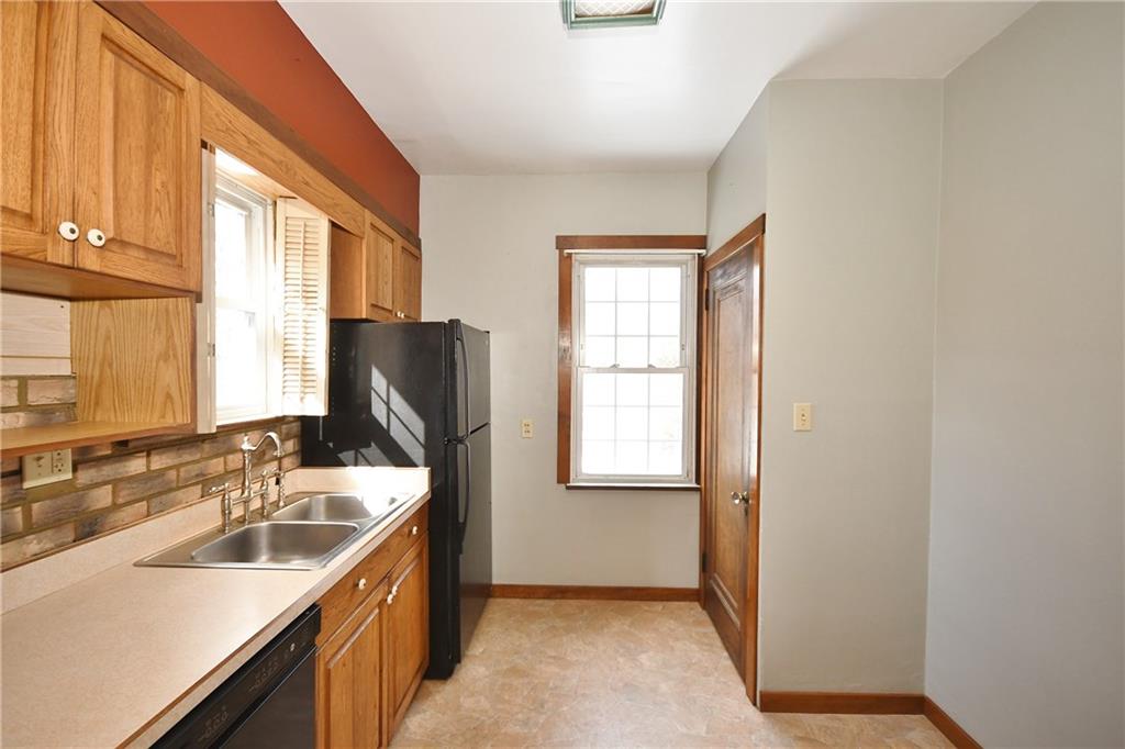 5609 Verona Road Verona, PA 15147 - Photo 6 of 24 Gallery Image 6