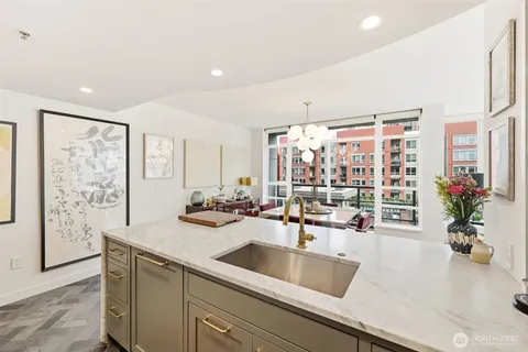 $975,000 | 2929 1st Avenue, Unit 519, Seattle, WA 98121