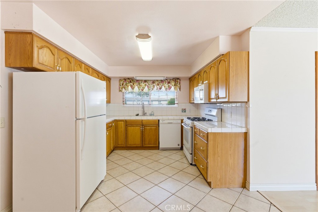 4720 Reeder Avenue Oxnard, CA 93033 - Photo 4 of 21