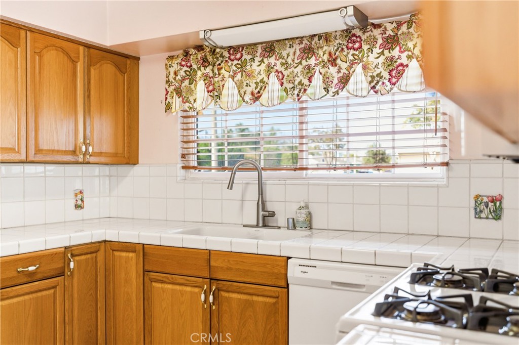 4720 Reeder Avenue Oxnard, CA 93033 - Photo 5 of 21