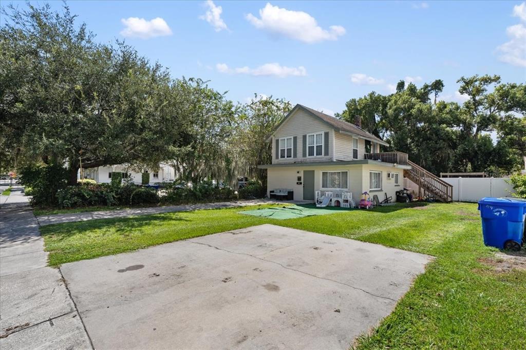 812 West Bryan Street Kissimmee, FL 34741 - Photo 2 of 27 a front view of a house with a yard and trees