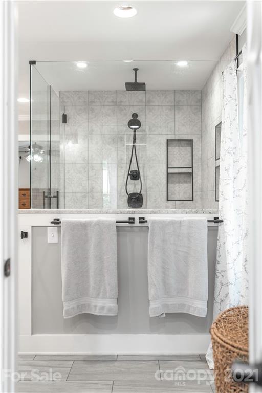 148 Lakeland Road Mooresville, NC 28117 - Photo 19 of 48 a view of a bathroom with mirror gate