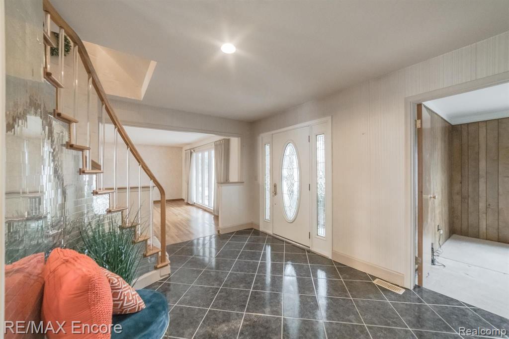 948 Spartan Court Rochester Hills, MI 48309 - Photo 4 of 41