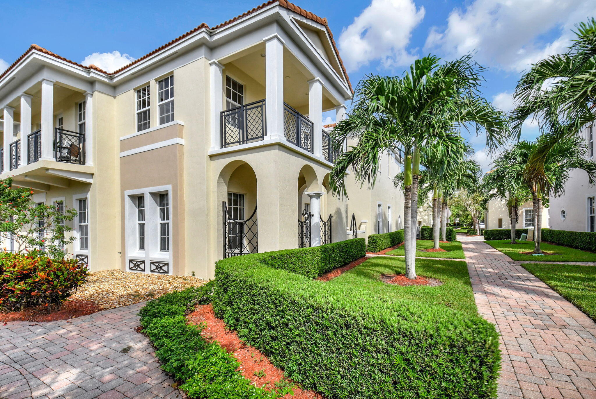 838 Northwest 83rd Lane Boca Raton, FL 33487 - Photo 5 of 68 5-web-or-mls-DSC_9271