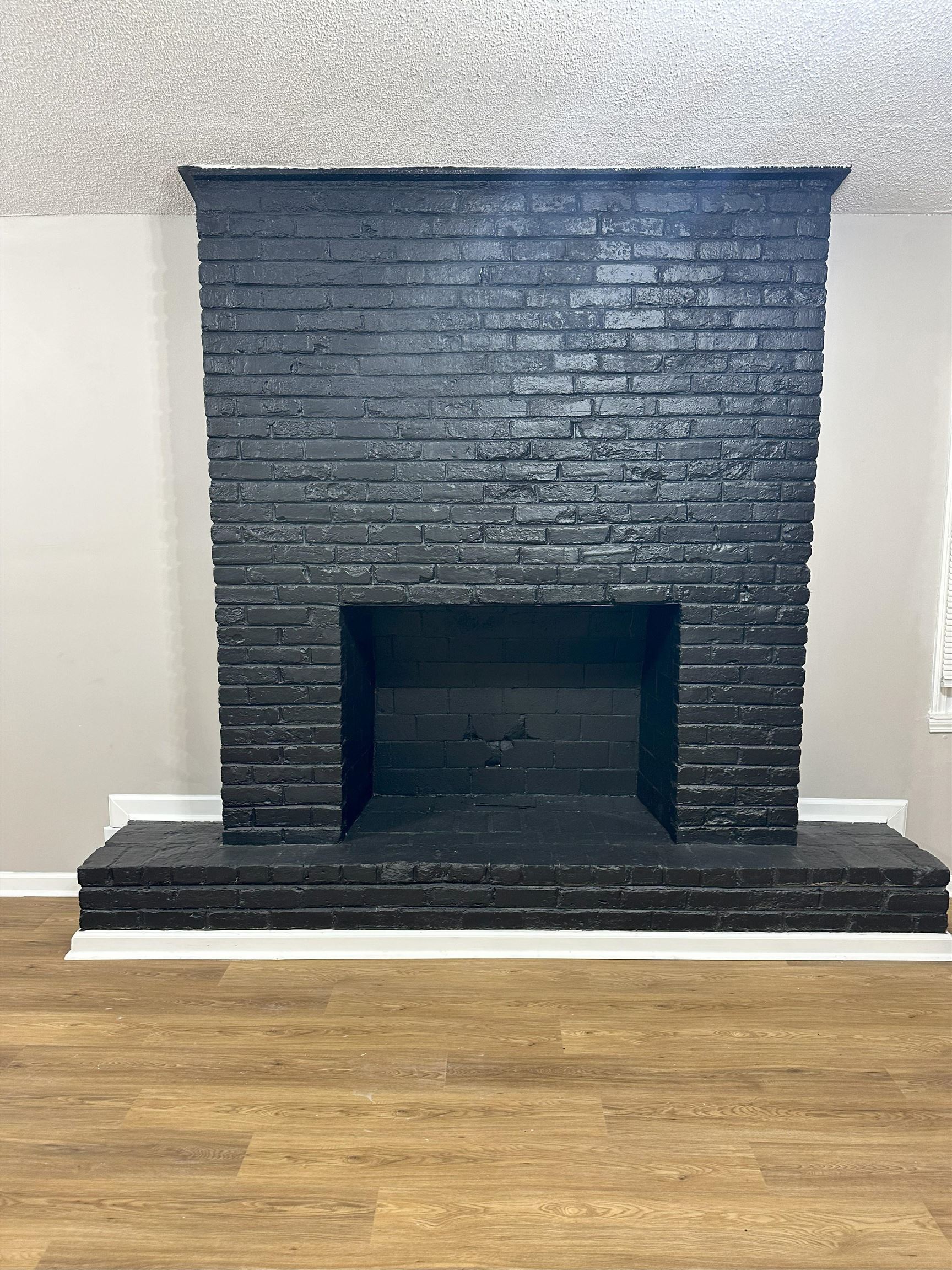 2820 Range Line Road Memphis, TN 38127 - Photo 16 of 35 a living room with fireplace