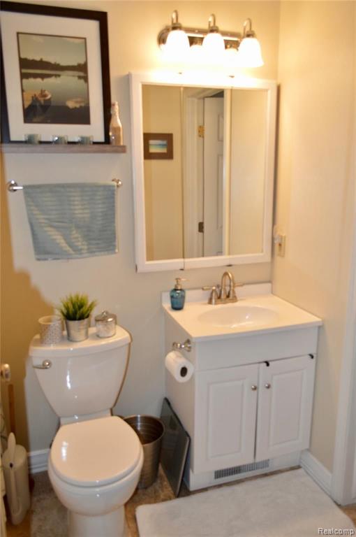 35472 Fredericksburg Road Farmington Hills, MI 48331 - Photo 17 of 28